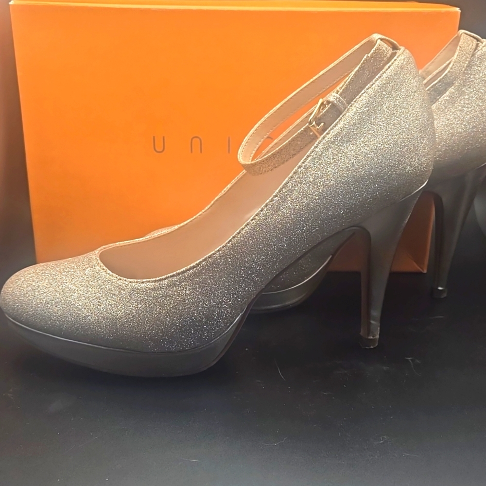 Rose Gold Unisa glitter pumps with ankle strap. Size 7.5